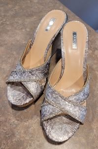 🩶SPARKLING SHIMMERING GUESS WEDGES🩶